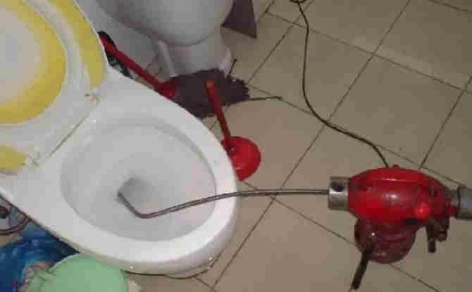 中站马桶通下水